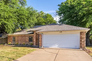 911 Gwinnett Cir, Arlington, TX 76017 - Photo 2