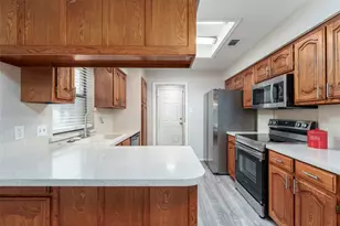 911 Gwinnett Cir, Arlington, TX 76017 - Photo 10