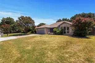 2709 Typhon Dr, Grand Prairie, TX 75052 - Photo 2