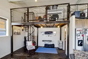 215 N Walton St, Dallas, TX 75226 - Photo 10