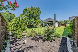 1209 Hilltop Dr, Grapevine, TX 76051 - Photo 6