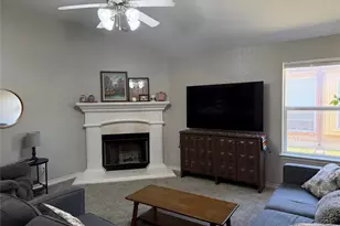 224 Spring Hollow Dr, Saginaw, TX 76131 - Photo 4