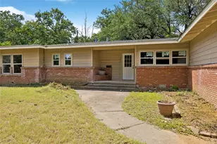 5104 Malinda Ln S, Fort Worth, TX 76112 - Photo 2