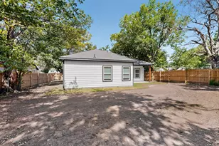 724 N Clements St, Gainesville, TX 76240 - Photo 36