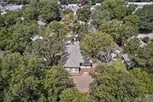 724 N Clements St, Gainesville, TX 76240 - Photo 38