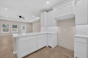 724 N Clements St, Gainesville, TX 76240 - Photo 4