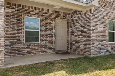 850 E Harvey Avenue, Fort Worth, TX 76104 - Photo 2