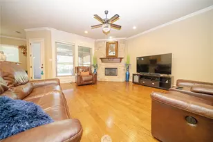 7913 Forest View Ct, North Richland Hills, TX 76182 - Photo 4