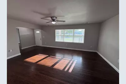 514 NE 4th Street, Grand Prairie, TX 75050 - Photo 2