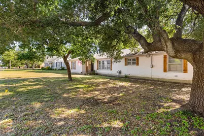 413 S Tyler Street, McGregor, TX 76657 - Photo 4