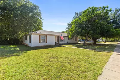 413 S Tyler Street, McGregor, TX 76657 - Photo 2