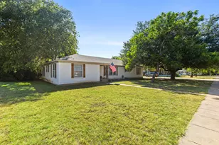 413 S Tyler St, McGregor, TX 76657 - Photo 2