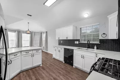 4244 Hathaway Drive, Grand Prairie, TX 75052 - Photo 4