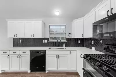 4244 Hathaway Drive, Grand Prairie, TX 75052 - Photo 2