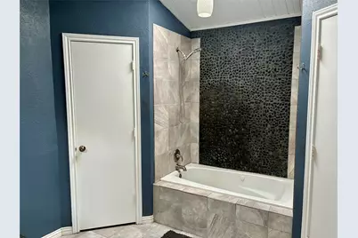 2405 Country Valley Road, Garland, TX 75041 - Photo 28