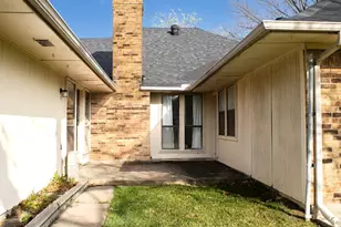 2405 Country Valley Rd, Garland, TX 75041 - Photo 34