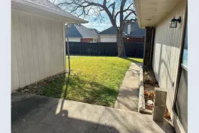 2405 Country Valley Road, Garland, TX 75041 - Photo 36