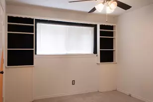 2405 Country Valley Rd, Garland, TX 75041 - Photo 20