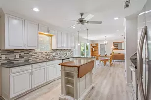 2432 Skyline Dr, Waco, TX 76710 - Photo 12