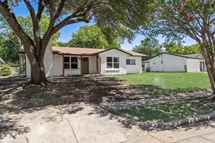 4577 Silversprings Dr, Dallas, TX 75211 - Photo 2