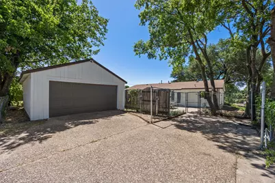 4577 Silversprings Drive, Dallas, TX 75211 - Photo 36