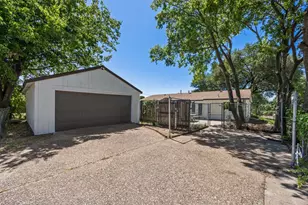 4577 Silversprings Dr, Dallas, TX 75211 - Photo 36