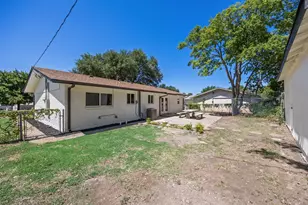 4577 Silversprings Dr, Dallas, TX 75211 - Photo 34