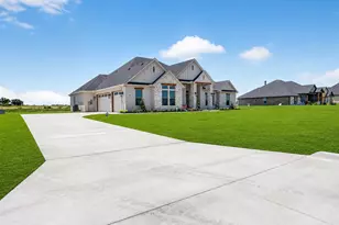 6931 Eagle Crk Dr, Godley, TX 76044 - Photo 2