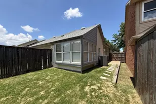 1338 Overlook Dr, Lewisville, TX 75067 - Photo 2