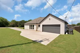 925 Balkan Dr, Lancaster, TX 75134 - Photo 24
