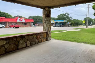 408 S Broad St, Saint Jo, TX 76265 - Photo 4