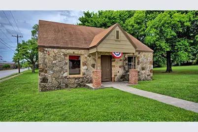 408 S Broad Street, Saint Jo, TX 76265 - Photo 2