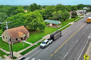 408 S Broad St, Saint Jo, TX 76265 - Photo 10