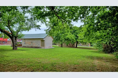 408 S Broad Street, Saint Jo, TX 76265 - Photo 6