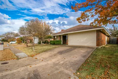 3712 Roussillon Drive, Carrollton, TX 75007 - Photo 2