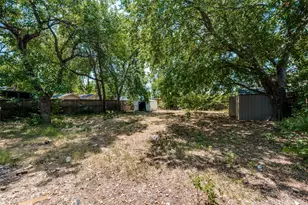 1102 E Lovers Ln, Arlington, TX 76010 - Photo 12