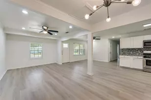 1102 E Lovers Ln, Arlington, TX 76010 - Photo 2