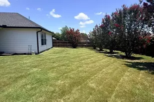136 Holly St, Waxahachie, TX 75165 - Photo 36