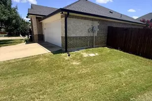 136 Holly St, Waxahachie, TX 75165 - Photo 34