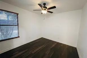 1404 Daffodil Ln, Lewisville, TX 75077 - Photo 8