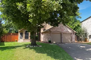 1404 Daffodil Ln, Lewisville, TX 75077 - Photo 2