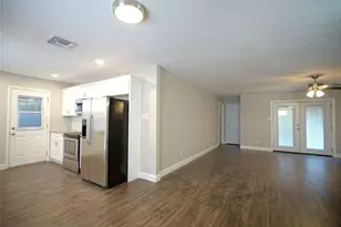 619 Todd Ct, Burleson, TX 76028 - Photo 4