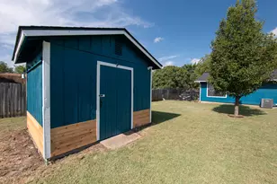 109 S Shaw St, Tom Bean, TX 75489 - Photo 12