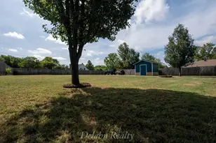 109 S Shaw St, Tom Bean, TX 75489 - Photo 12