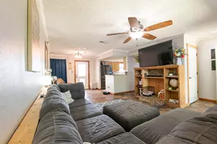 109 S Shaw St, Tom Bean, TX 75489 - Photo 4