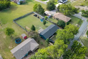 109 S Shaw St, Tom Bean, TX 75489 - Photo 4