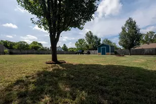 109 S Shaw St, Tom Bean, TX 75489 - Photo 16