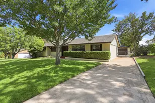 706 Peach Tree Ln, Garland, TX 75041 - Photo 2