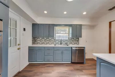909 Egyptian Way, Grand Prairie, TX 75050 - Photo 14