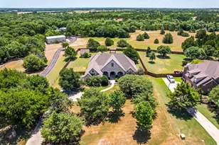 1320 N Creek Cir, Waxahachie, TX 75165 - Photo 2